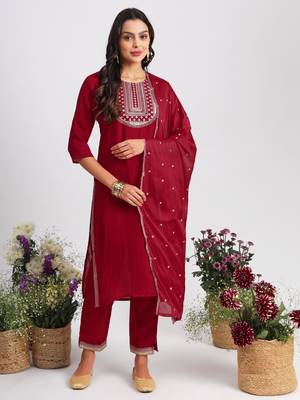 Vredevogel women's silk blend kurta pant set with chinon work dupatta 1