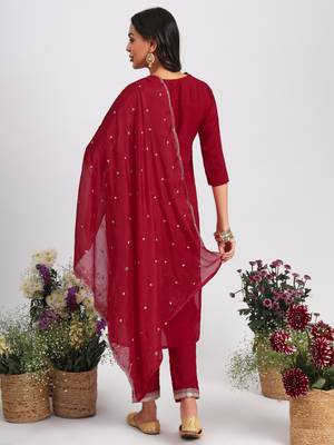 Vredevogel women's silk blend kurta pant set with chinon work dupatta 2