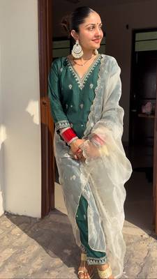 Vredevogel women's silk blend kurta pant set with organza heavy embroidery dupatta 1