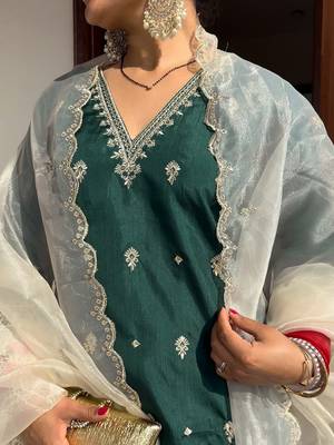 Vredevogel women's silk blend kurta pant set with organza heavy embroidery dupatta 2