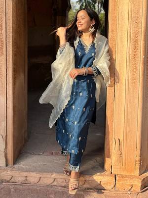 Vredevogel women's silk blend kurta pant set with organza heavy embroidery dupatta 1