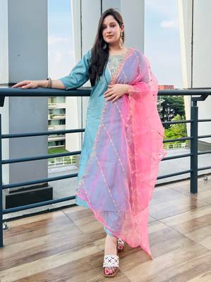 Vredevogel women's silk blend kurta pant set with silk embroidery dupatta 1