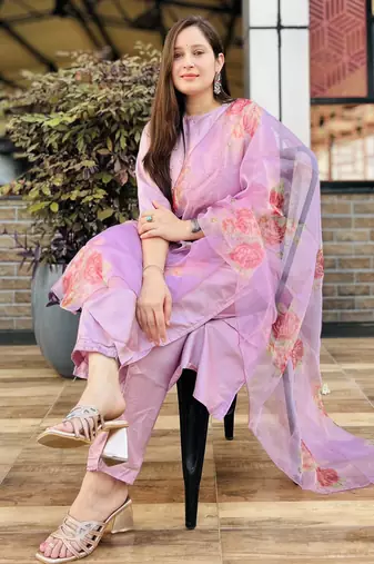 Vredevogel women's silk blend kurta pant set with organza dupatta