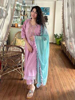 Vredevogel women's cotton silk blend embroidered kurta with pant & nazneen dupatta set 2