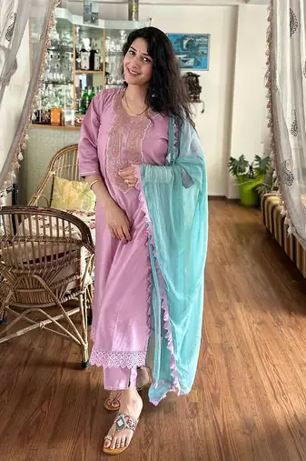 Vredevogel women's cotton silk blend embroidered kurta with pant & nazneen dupatta set