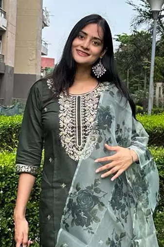 Vredevogel women's viscose rayon embroidered kurta with pant & organza dupatta set