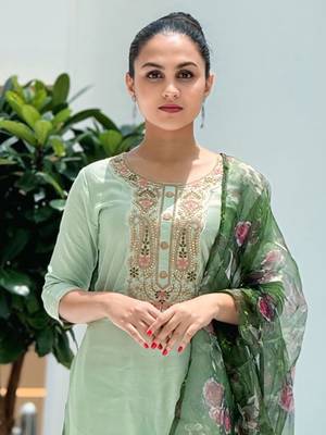 Vredevogel women's viscose rayon embroidered kurta with pant & organza dupatta set 3