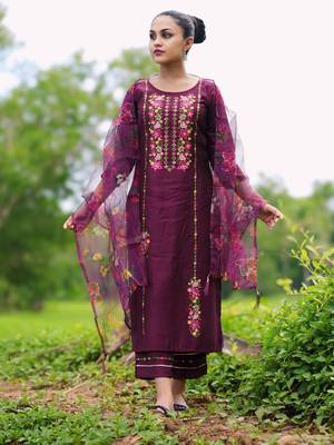 Vredevogel women's viscose rayon embroidered kurta with pant & organza dupatta set 1
