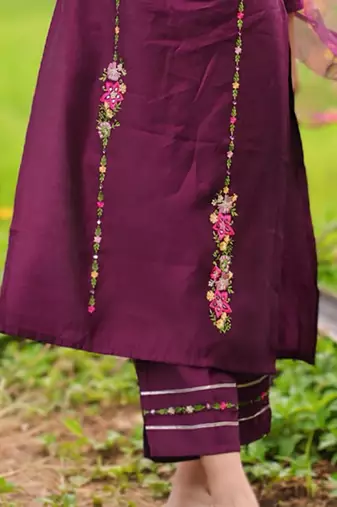 Vredevogel women's viscose rayon embroidered kurta with pant & organza dupatta set