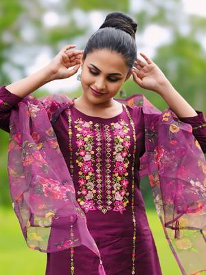 Vredevogel women's viscose rayon embroidered kurta with pant & organza dupatta set 4