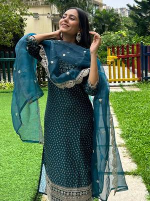 Vredevogel women's muslin print embroidered kurta with silk blend pant & organza dupatta set 1