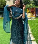 Vredevogel women's muslin print embroidered kurta with silk blend pant & organza dupatta set