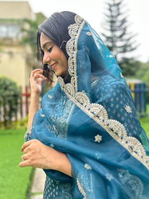 Vredevogel women's muslin print embroidered kurta with silk blend pant & organza dupatta set 3