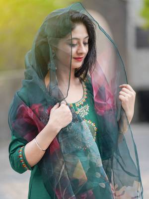 Vredevogel women's cotton silk embroidered kurta with pant & organza dupatta set 2