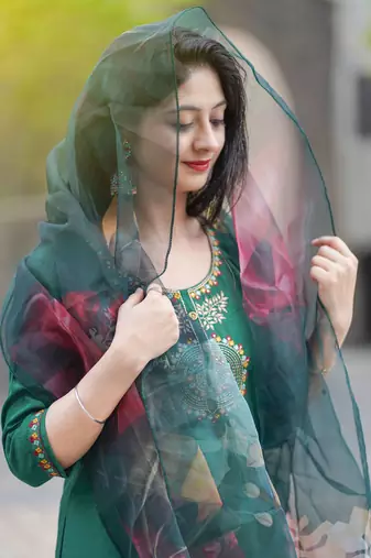 Vredevogel women's cotton silk embroidered kurta with pant & organza dupatta set