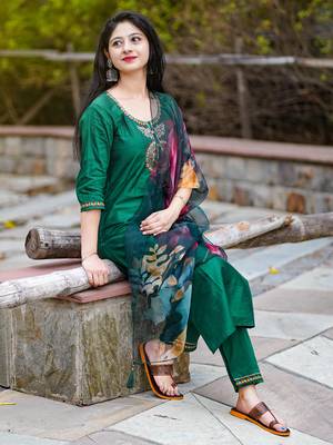 Vredevogel women's cotton silk embroidered kurta with pant & organza dupatta set 3