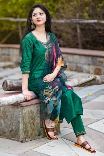Vredevogel women's cotton silk embroidered kurta with pant & organza dupatta set