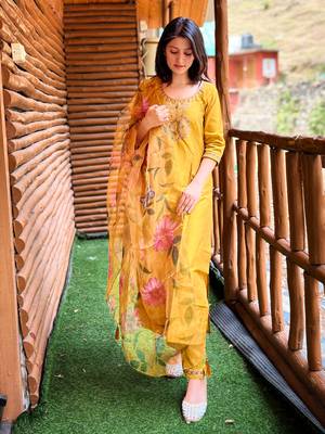 Vredevogel women's cotton silk embroidered kurta with pant & organza dupatta set 1