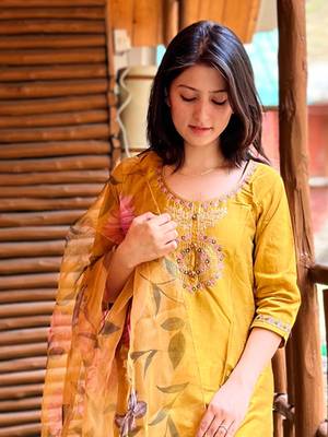 Vredevogel women's cotton silk embroidered kurta with pant & organza dupatta set 2