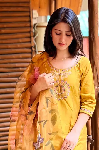 Vredevogel women's cotton silk embroidered kurta with pant & organza dupatta set