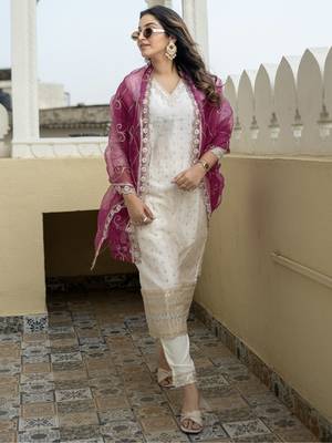 Vredevogel women's chanderi silk embroidered kurta with pant & organza dupatta set 4