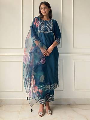 Vredevogel women's cotton silk embroidered kurta with pant & organza dupatta set 1
