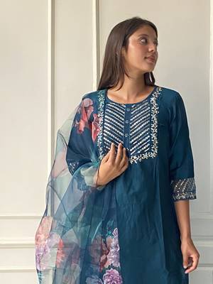 Vredevogel women's cotton silk embroidered kurta with pant & organza dupatta set 3