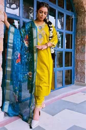 Vredevogel women's viscose rayon embroidered kurta with pant & organza dupatta set