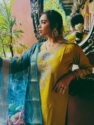 Vredevogel women's viscose rayon embroidered kurta with pant & organza dupatta set 3