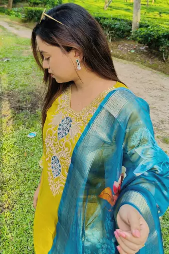 Vredevogel women's viscose rayon embroidered kurta with pant & organza dupatta set