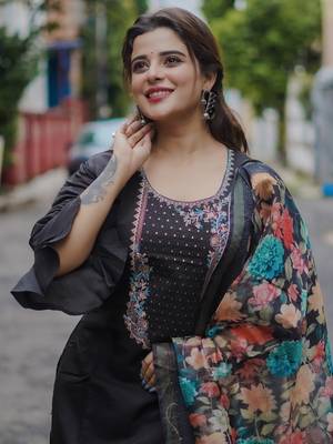 Vredevogel kurta set with dupatta | embroidered viscose roman silk kurta pant set for women 2