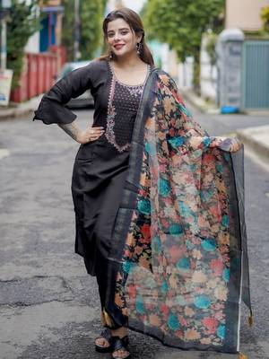 Vredevogel kurta set with dupatta | embroidered viscose roman silk kurta pant set for women 3