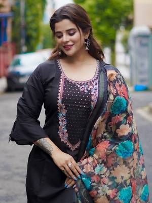 Vredevogel kurta set with dupatta | embroidered viscose roman silk kurta pant set for women 4