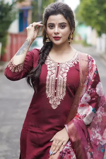 Vredevogel women's viscose roman silk blend embroidered kurta with pant & dupatta set