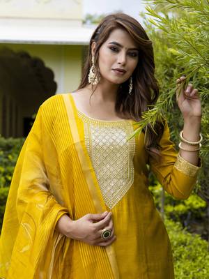 Vredevogel kurta set with dupatta | viscose roman silk embroidered kurta set for women 2