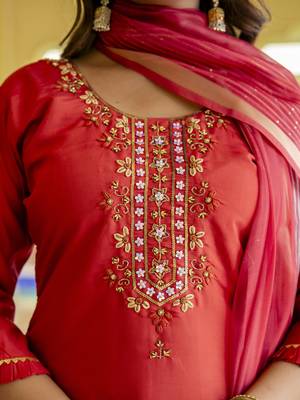 Vredevogel kurta set with dupatta | viscose roman silk embroidered kurta set for women 2