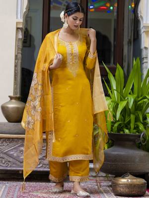 Vredevogel kurta set with dupatta | viscose roman silk embroidered kurta pant set for women 1