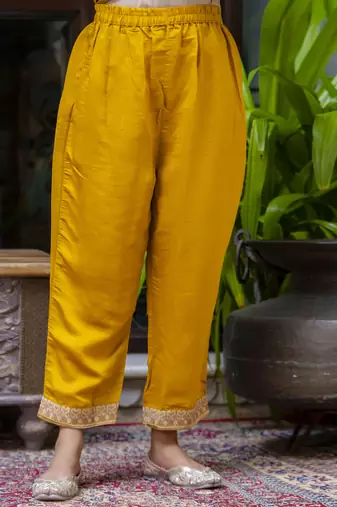 Vredevogel kurta set with dupatta | viscose roman silk embroidered kurta pant set for women