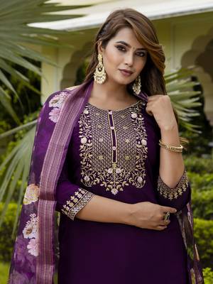 Vredevogel kurta set with dupatta | viscose roman silk embroidered kurta set for women 2