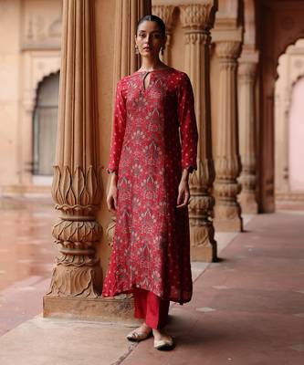 Red printed dupion silk kurta set 1