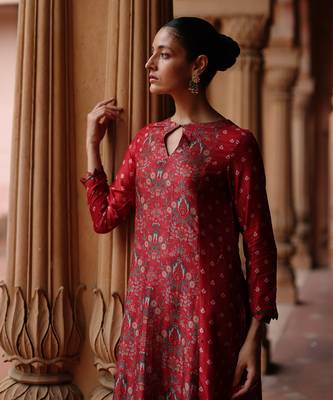 Red printed dupion silk kurta set 4