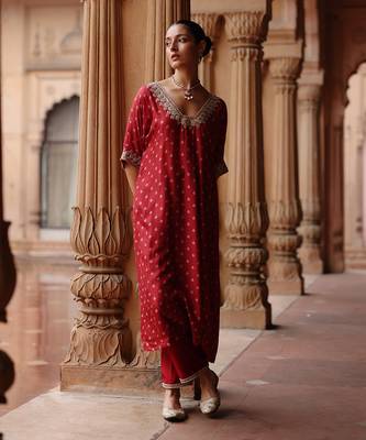 Red printed and hand embroidered dupion silk kurta set 1