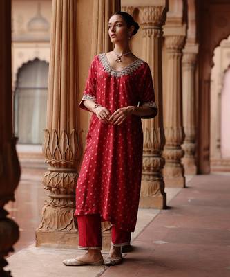 Red printed and hand embroidered dupion silk kurta set 3
