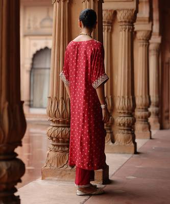 Red printed and hand embroidered dupion silk kurta set 4