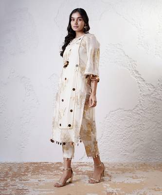 Ivory and gold printed crepe kurta set 2