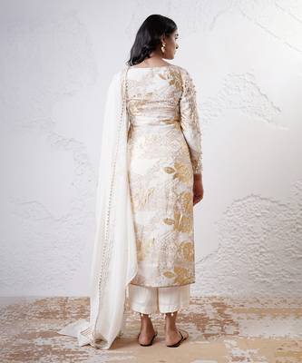 Ivory and gold embroidery crepe kurta set 5