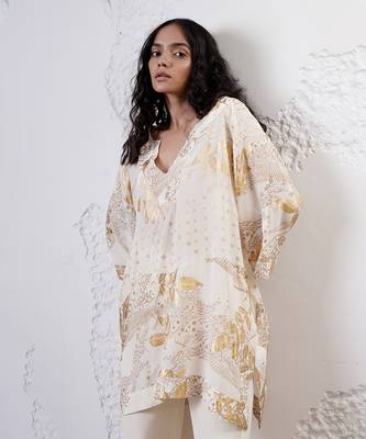 Ivory and gold printed crepe kurta set 4