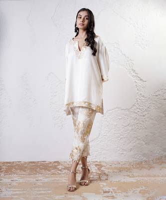 Ivory and gold printed crepe kurta set 2