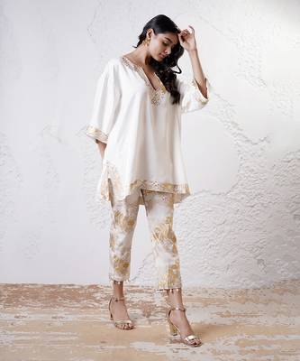 Ivory and gold printed crepe kurta set 3