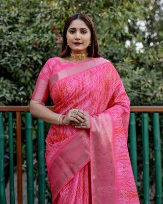 Pink dola silk blend Woven pallu border saree with digital print 2